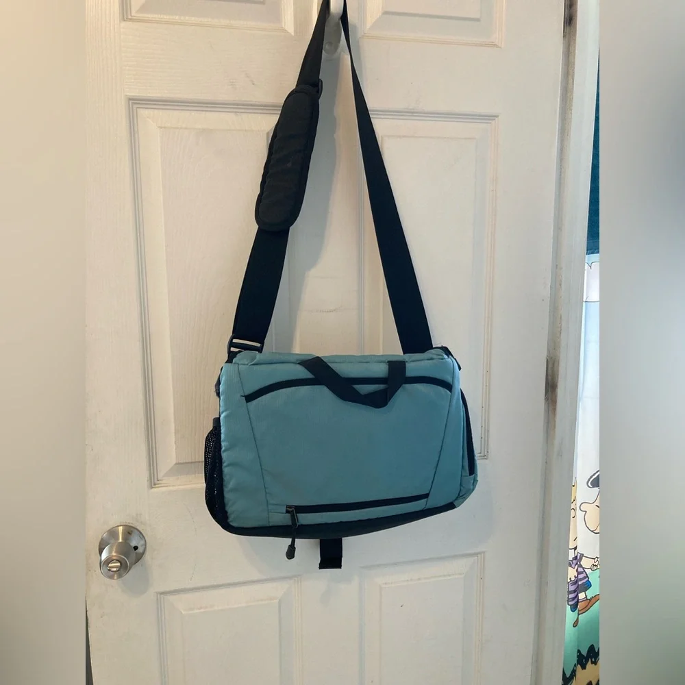 The north face lap top/ messenger bag unisex